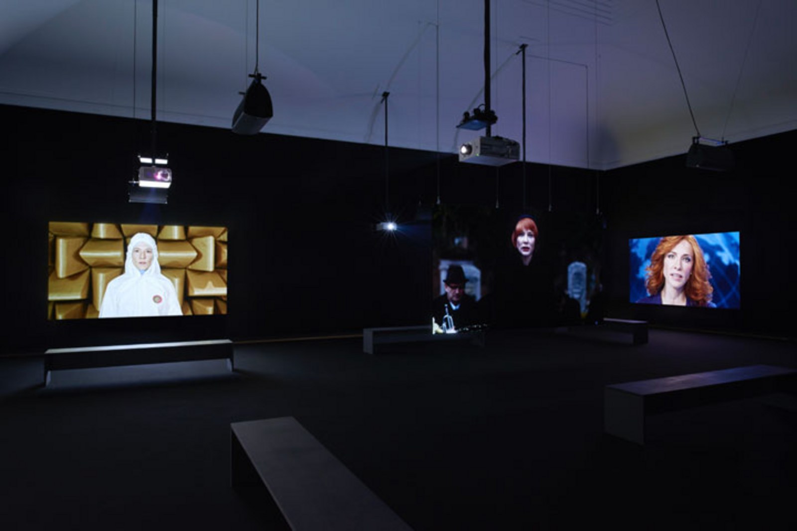 Installationsicht "Manifesto. Julian Rosefeldt", Museum Villa Stuck, Foto: Jann Averwerser
