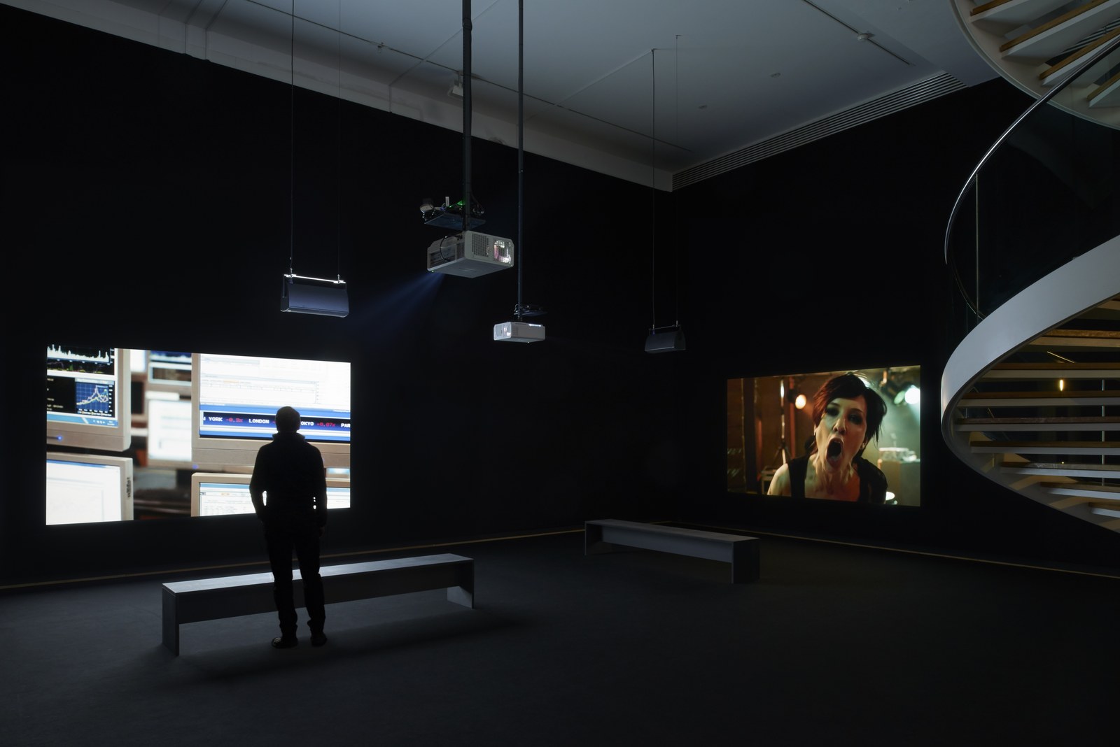 Installationsicht "Manifesto. Julian Rosefeldt", Museum Villa Stuck, Foto: Jann Averwerser