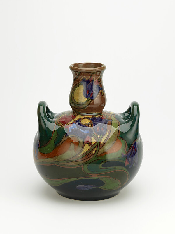 Zuid-Holland Plateelbak., Vase mit stilisiertem Tulpen-Dekor, um 1906