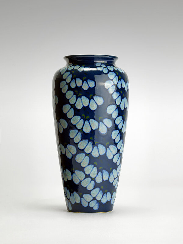 Keramische Werkstätten Herrsching, Vase mit „Hängenden Blüten“-Dekor, Modell 303/4, ohne Datierung