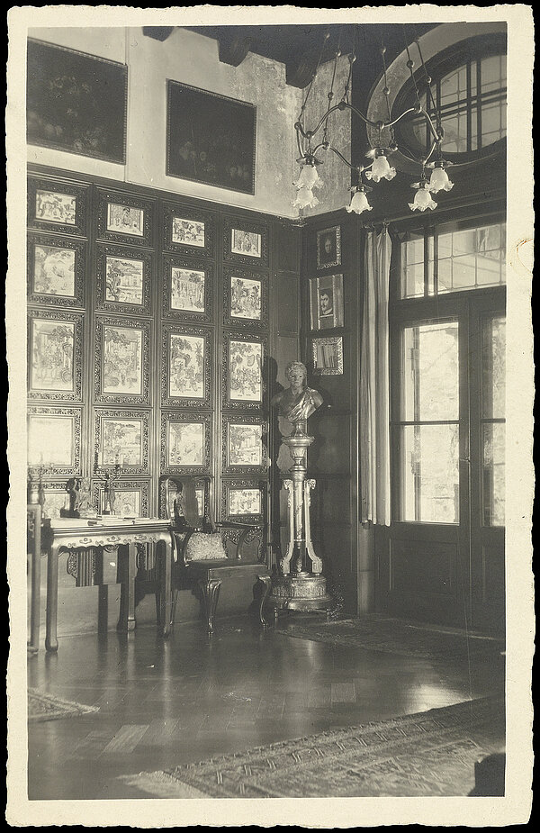 August Lorenz, Wohnzimmer der Villa Stuck mit Blick zur Terrasse, um 1898